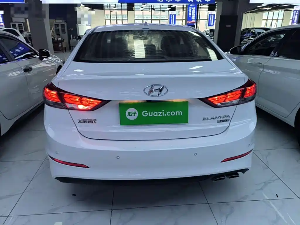 Hyundai Elantra — фото 6