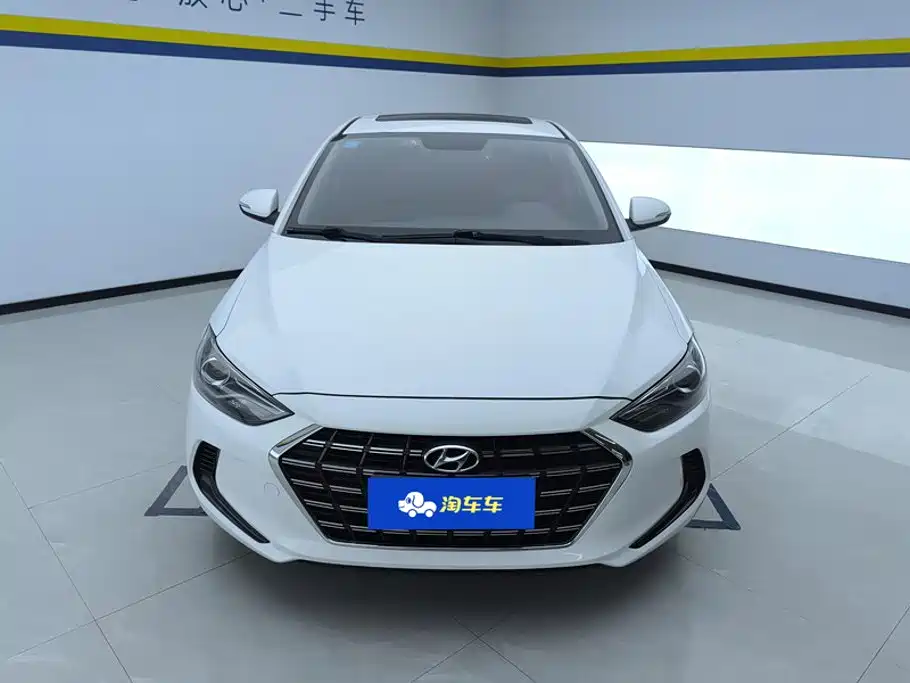 Hyundai Elantra — фото 2
