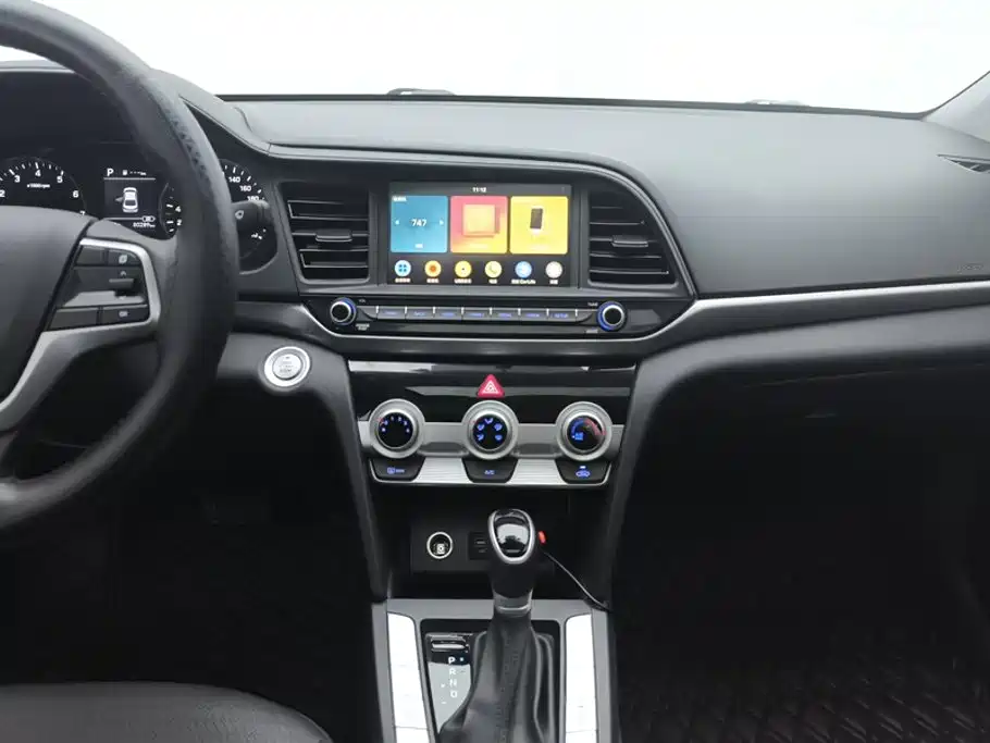 Hyundai Elantra — фото 13