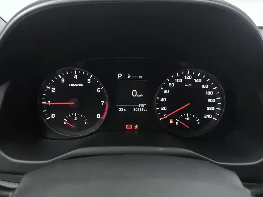 Hyundai Elantra — фото 14