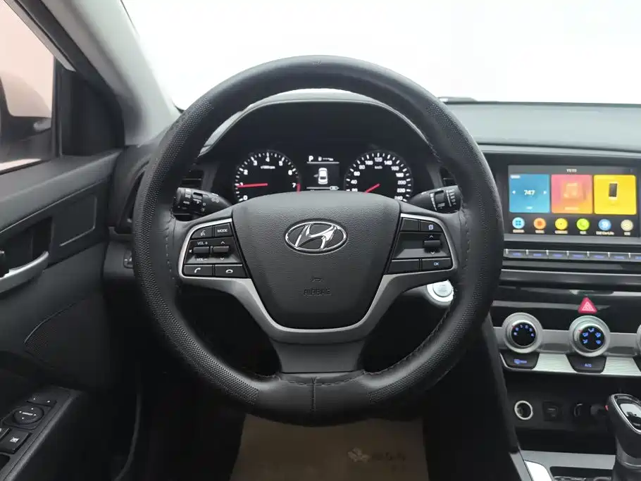 Hyundai Elantra — фото 15