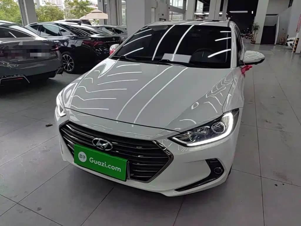 Hyundai Elantra — фото 2
