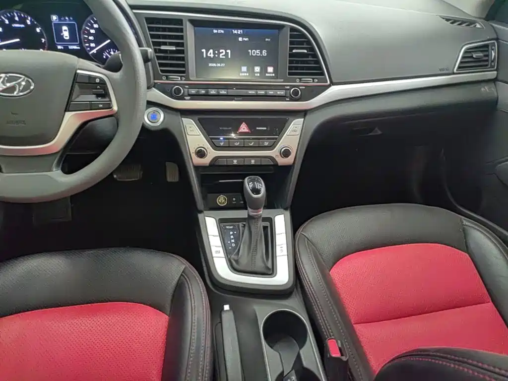 Hyundai Elantra — фото 13