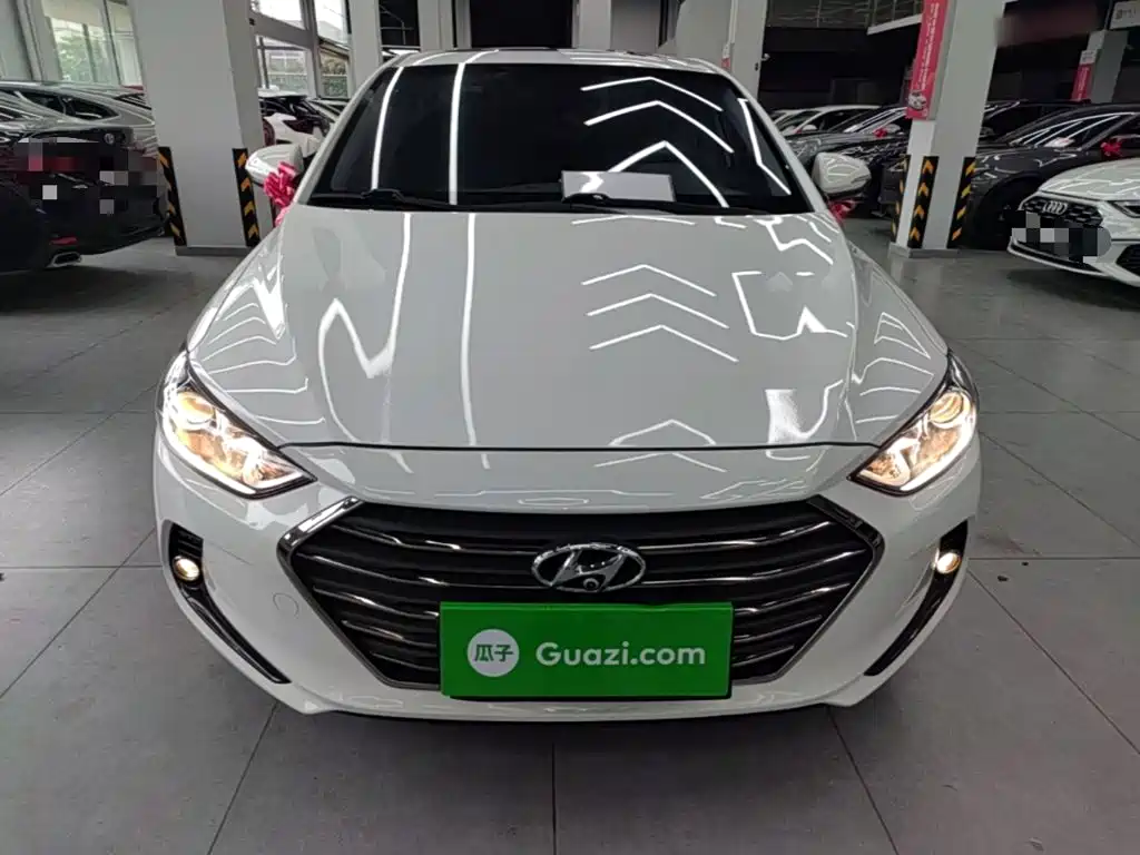 Hyundai Elantra — фото 3