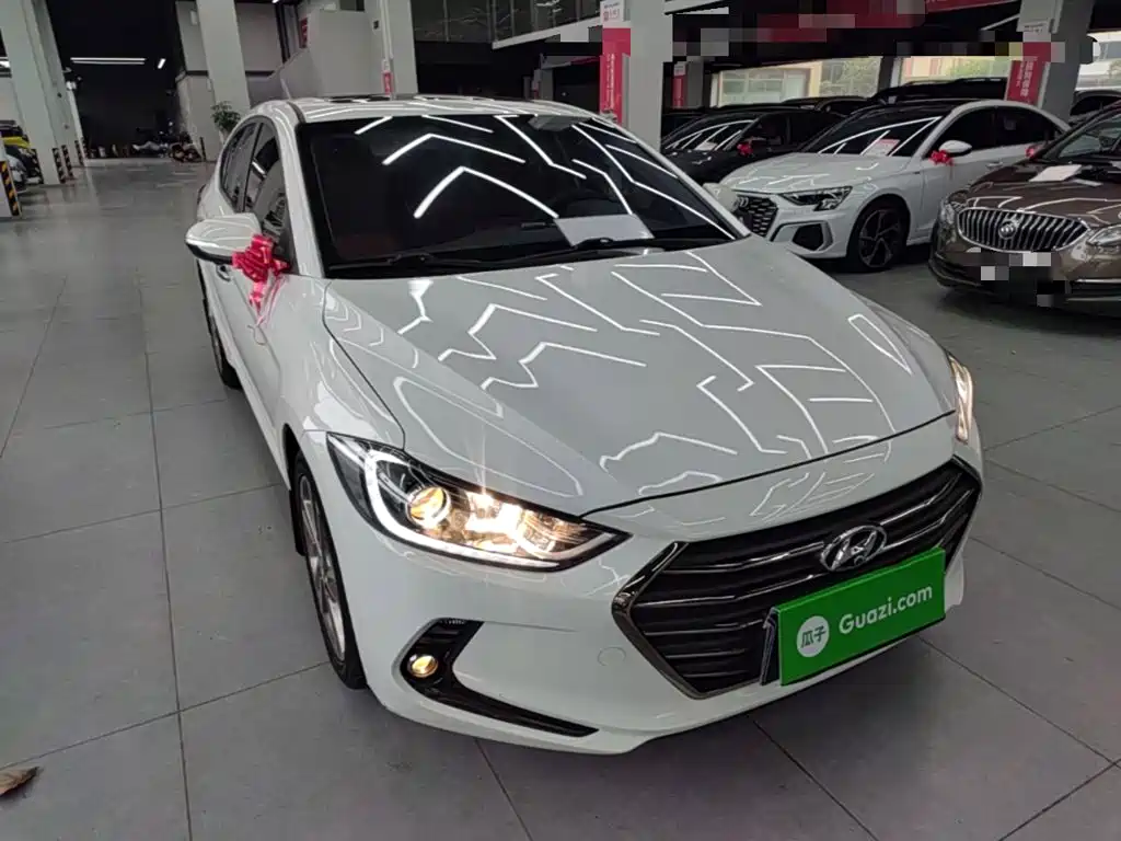 Hyundai Elantra — фото 4