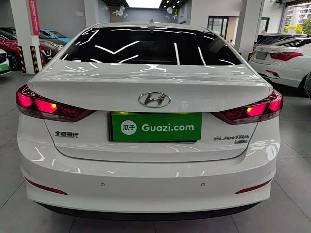 Hyundai Elantra — фото 6