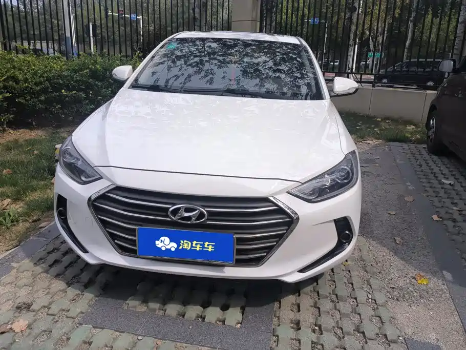 Hyundai Elantra — фото 2