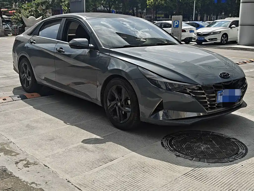 Hyundai Elantra — фото 2