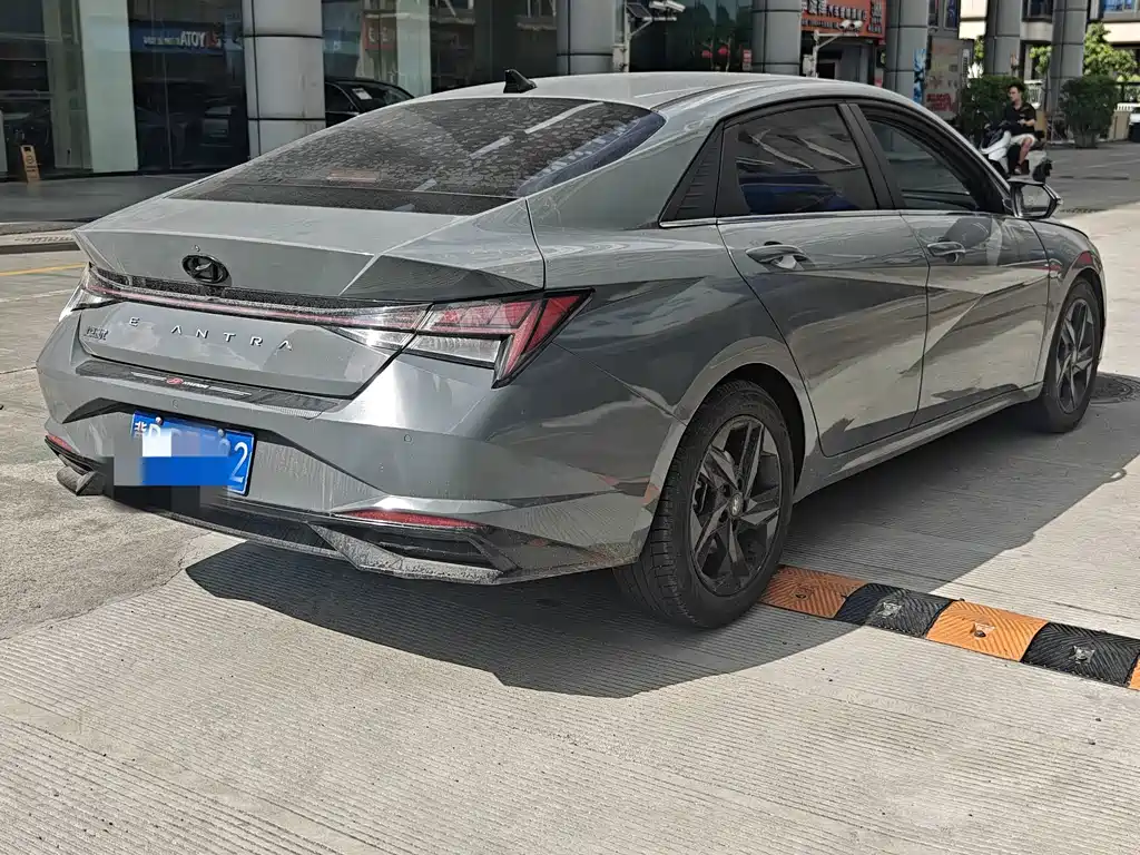 Hyundai Elantra — фото 11