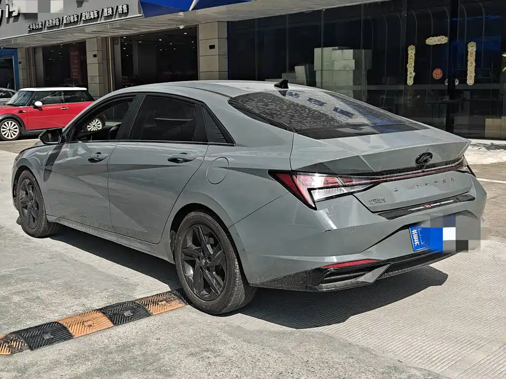 Hyundai Elantra — фото 12