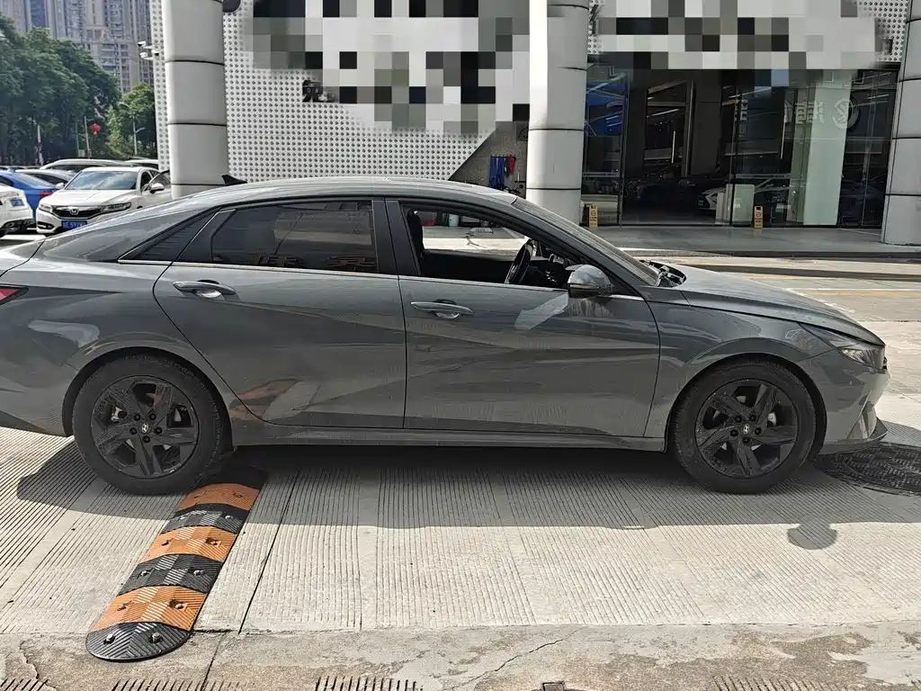 Hyundai Elantra — фото 4
