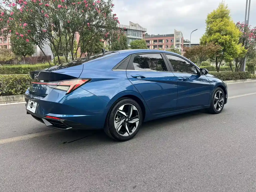 Hyundai Elantra — фото 12