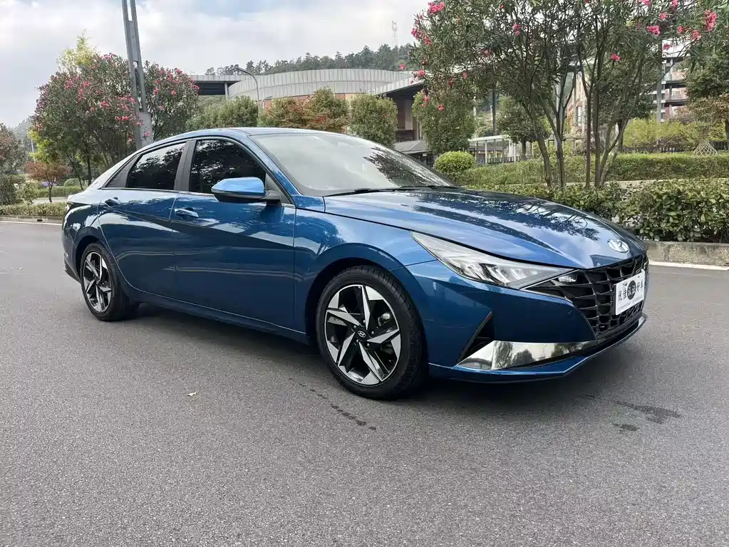 Hyundai Elantra — фото 3