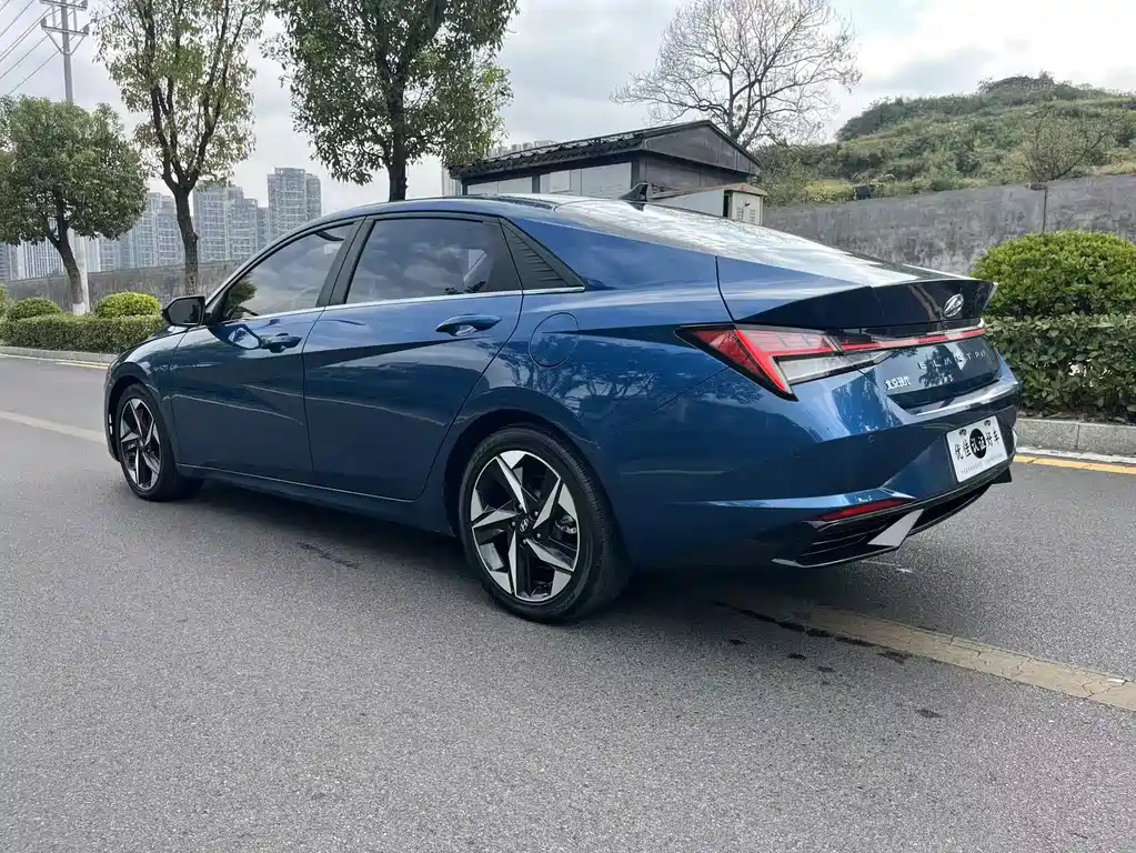 Hyundai Elantra — фото 10