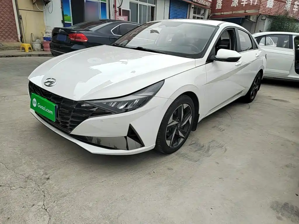 Hyundai Elantra — фото 2
