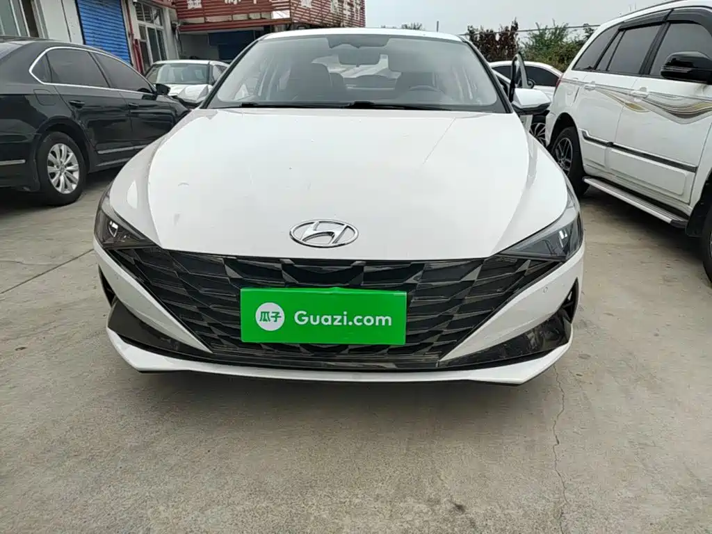 Hyundai Elantra — фото 3