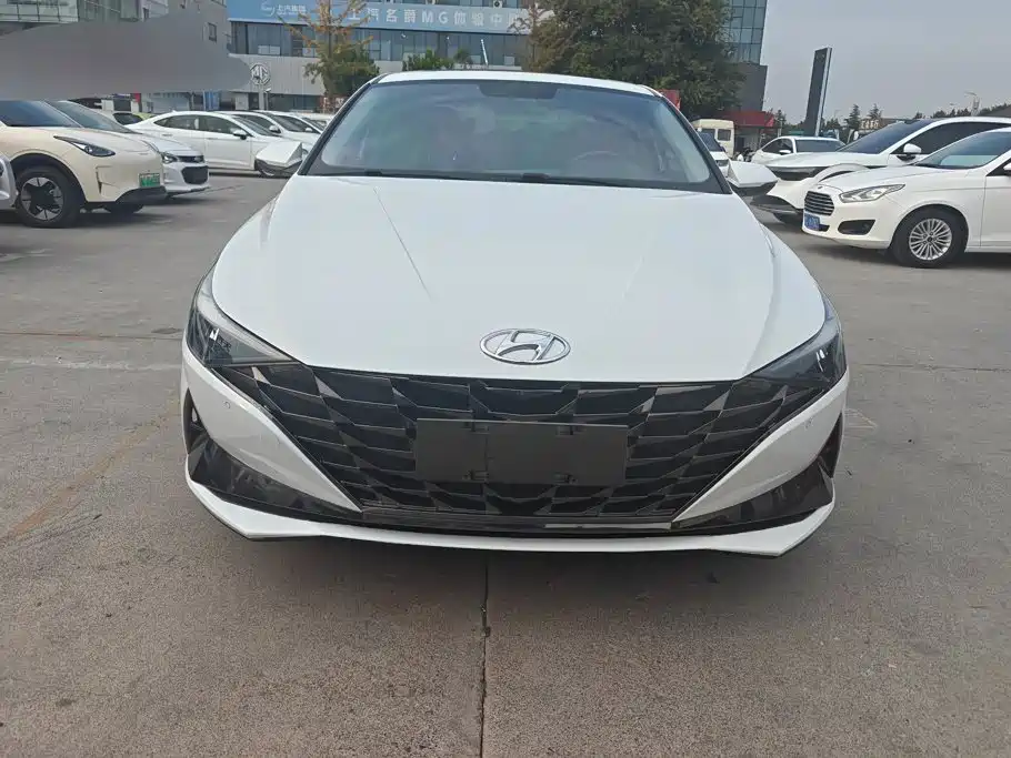 Hyundai Elantra — фото 2