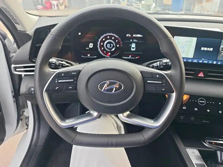 Hyundai Elantra — фото 15