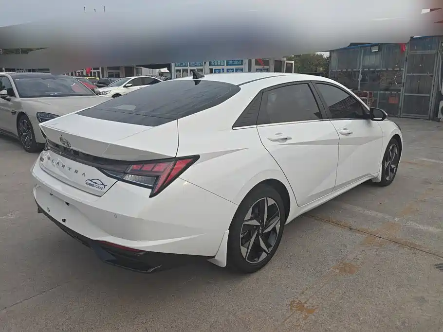 Hyundai Elantra — фото 3