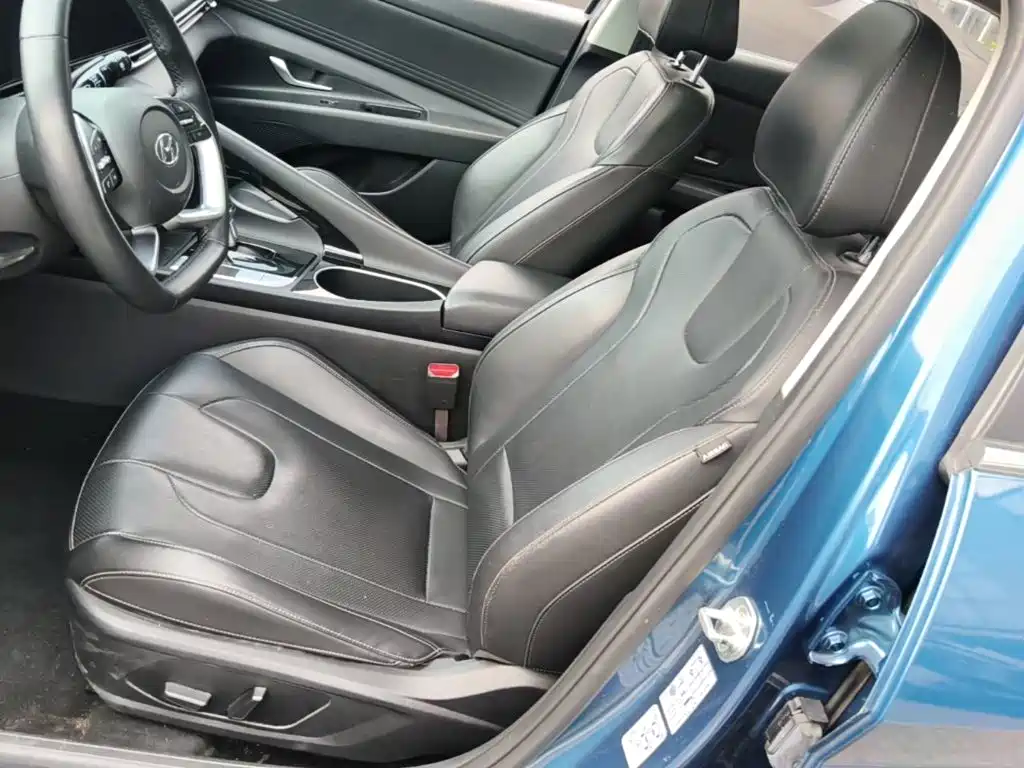 Hyundai Elantra — фото 15
