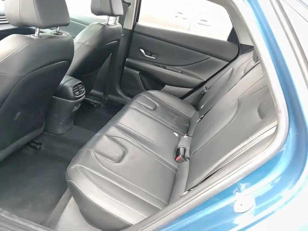 Hyundai Elantra — фото 17
