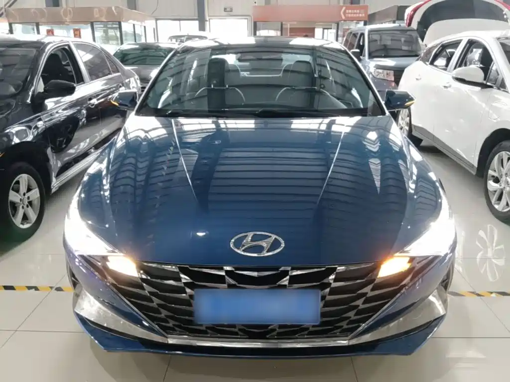 Hyundai Elantra — фото 3