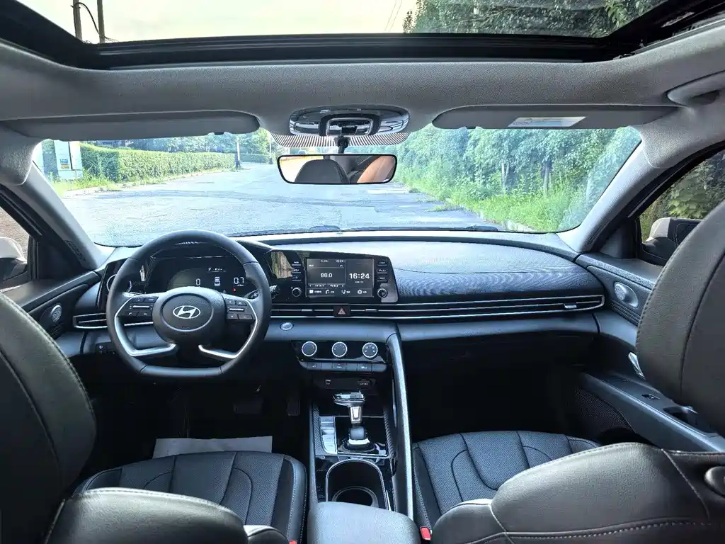 Hyundai Elantra — фото 4
