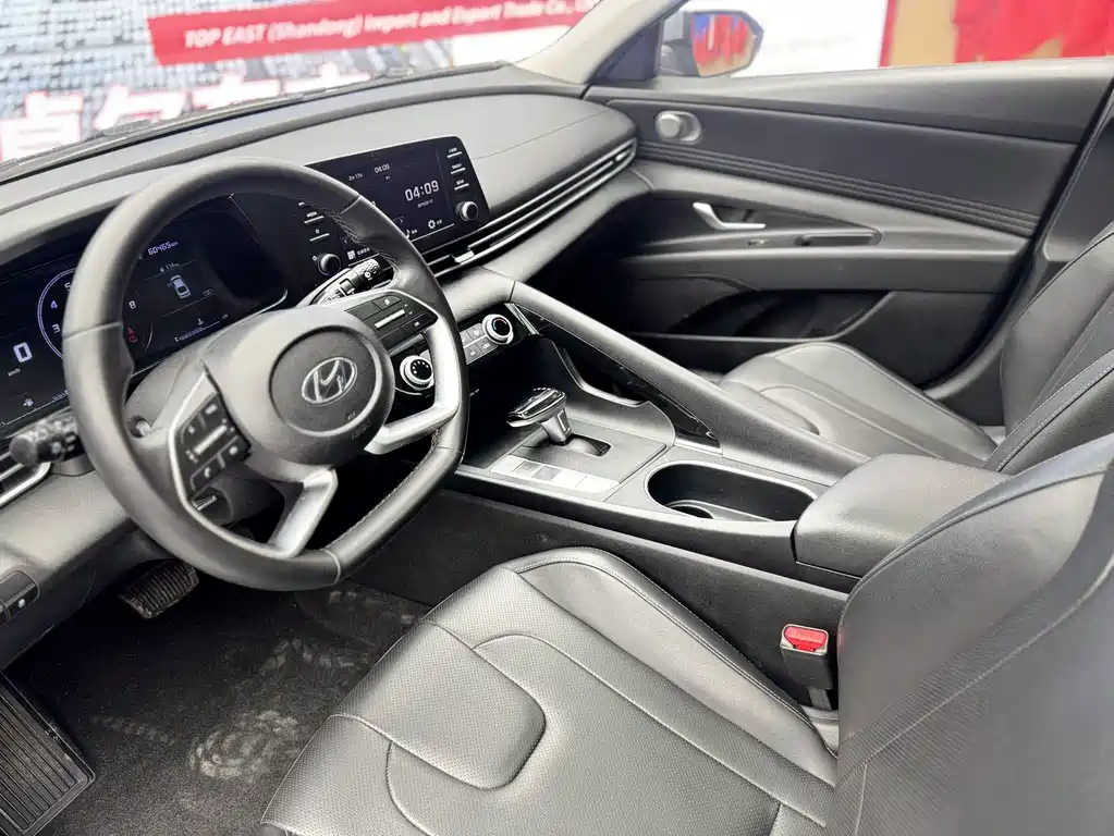 Hyundai Elantra — фото 11