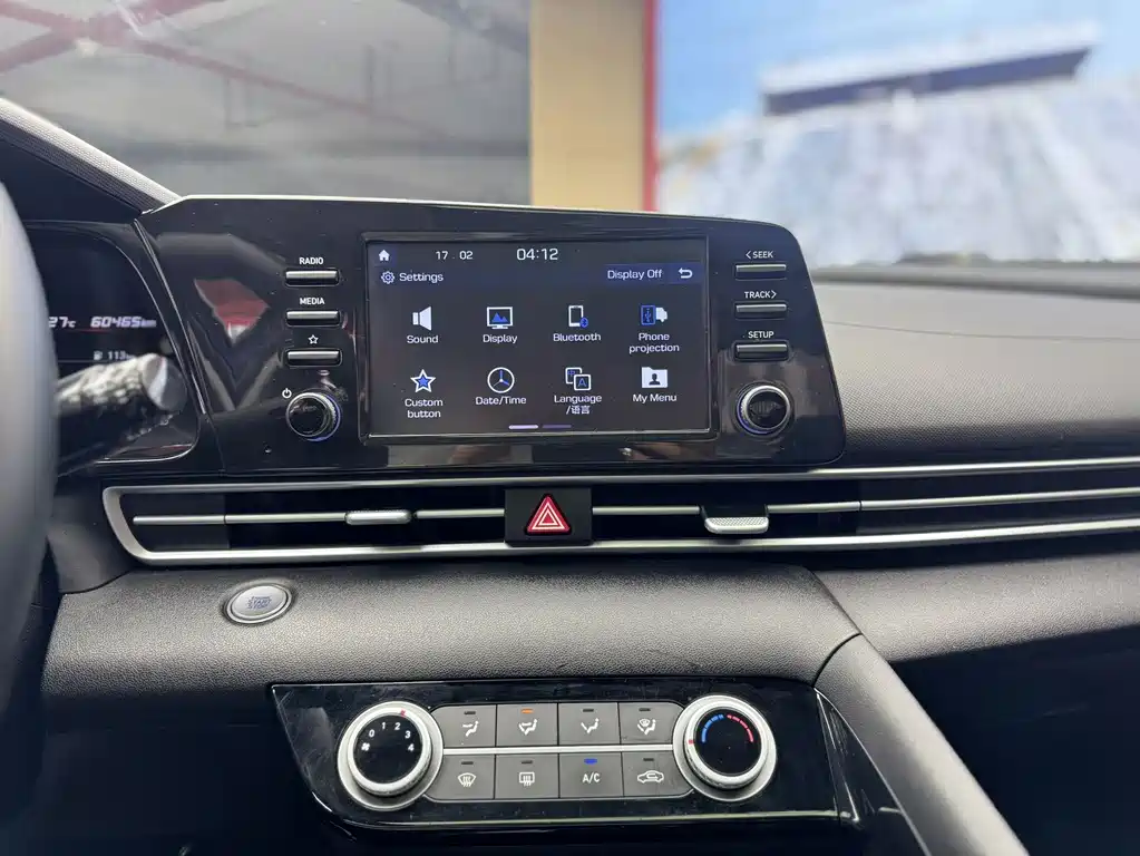 Hyundai Elantra — фото 13