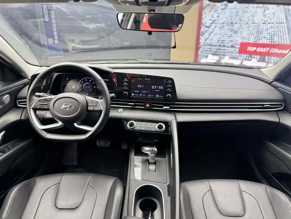 Hyundai Elantra — фото 15