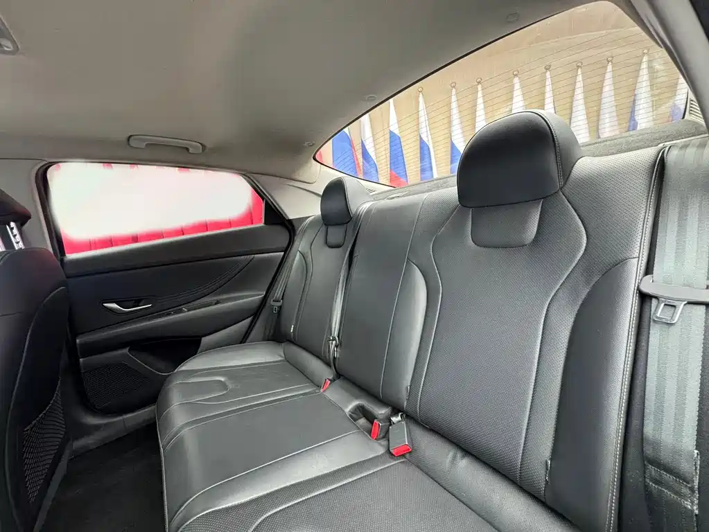 Hyundai Elantra — фото 10