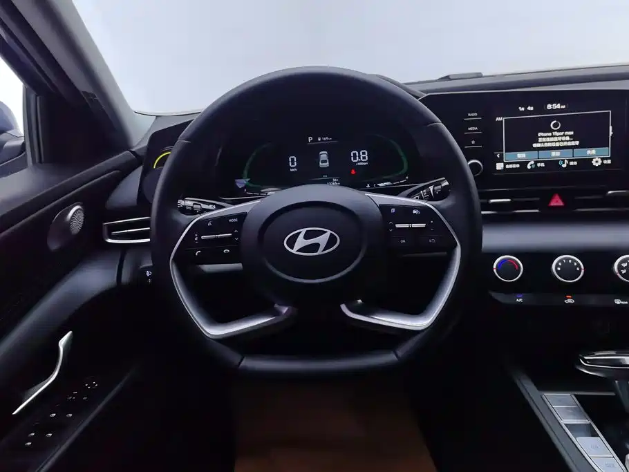 Hyundai Elantra — фото 15