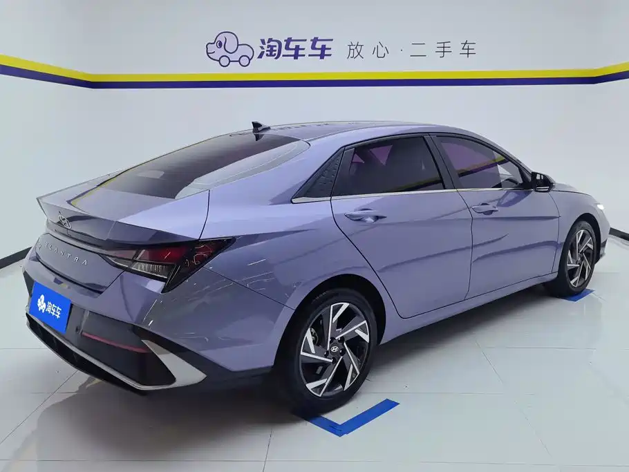 Hyundai Elantra — фото 3