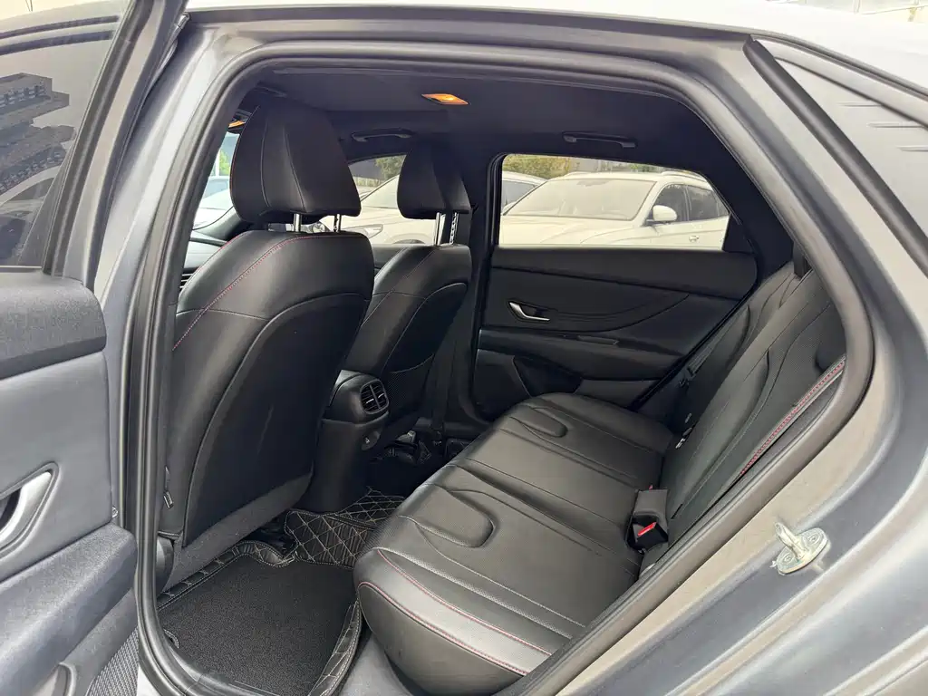 Hyundai Elantra — фото 11