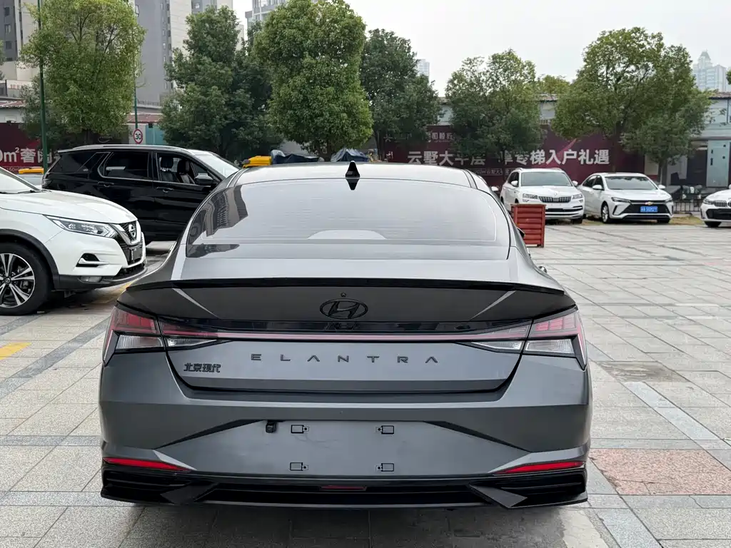 Hyundai Elantra — фото 13