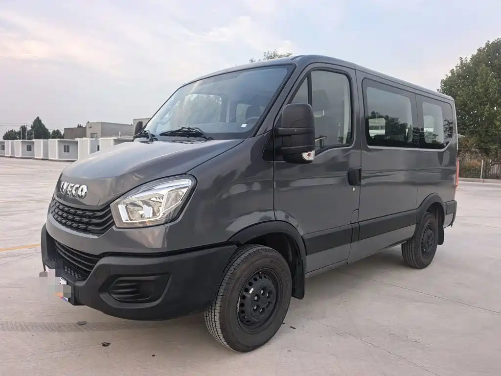 IVECO Ousheng — фото 2
