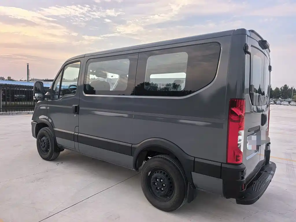 IVECO Ousheng — фото 11
