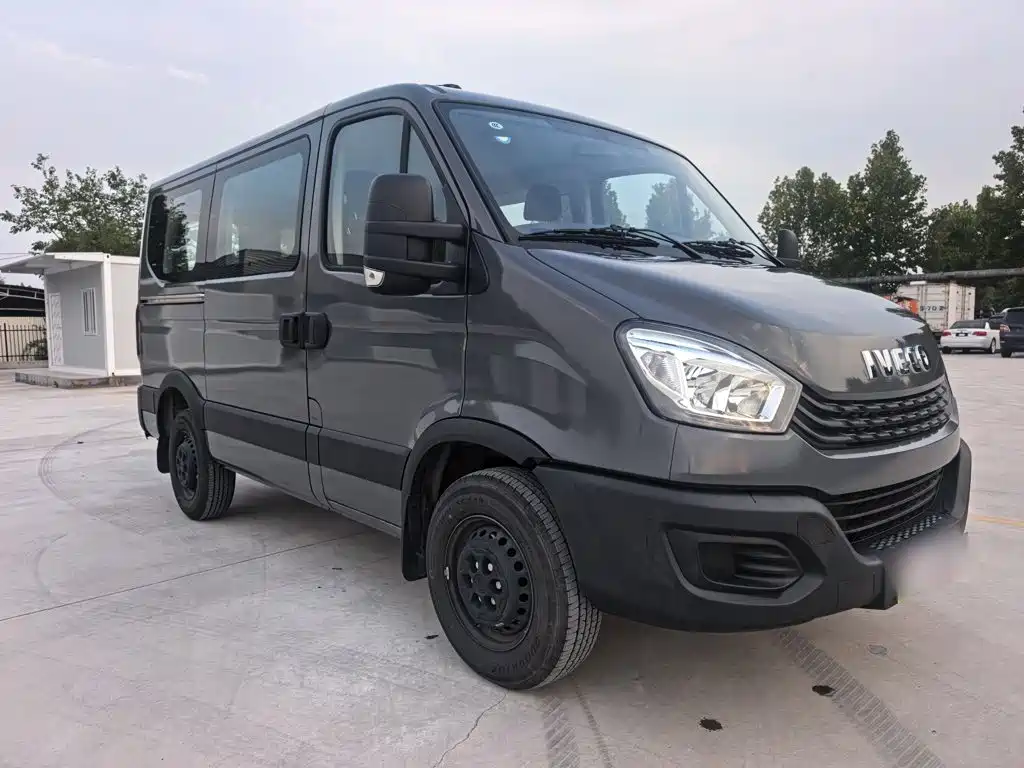 IVECO Ousheng — фото 13