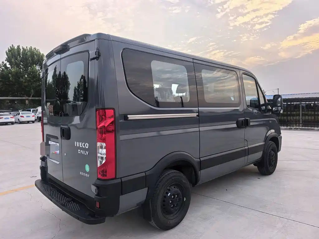 IVECO Ousheng — фото 14