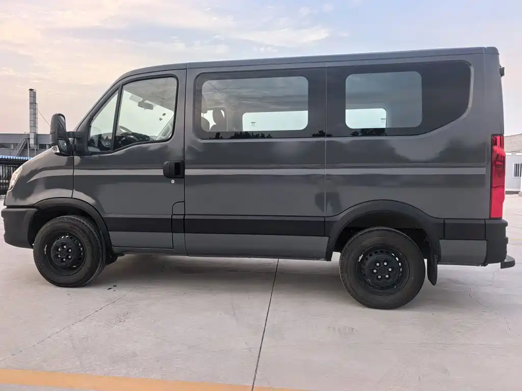 IVECO Ousheng — фото 17
