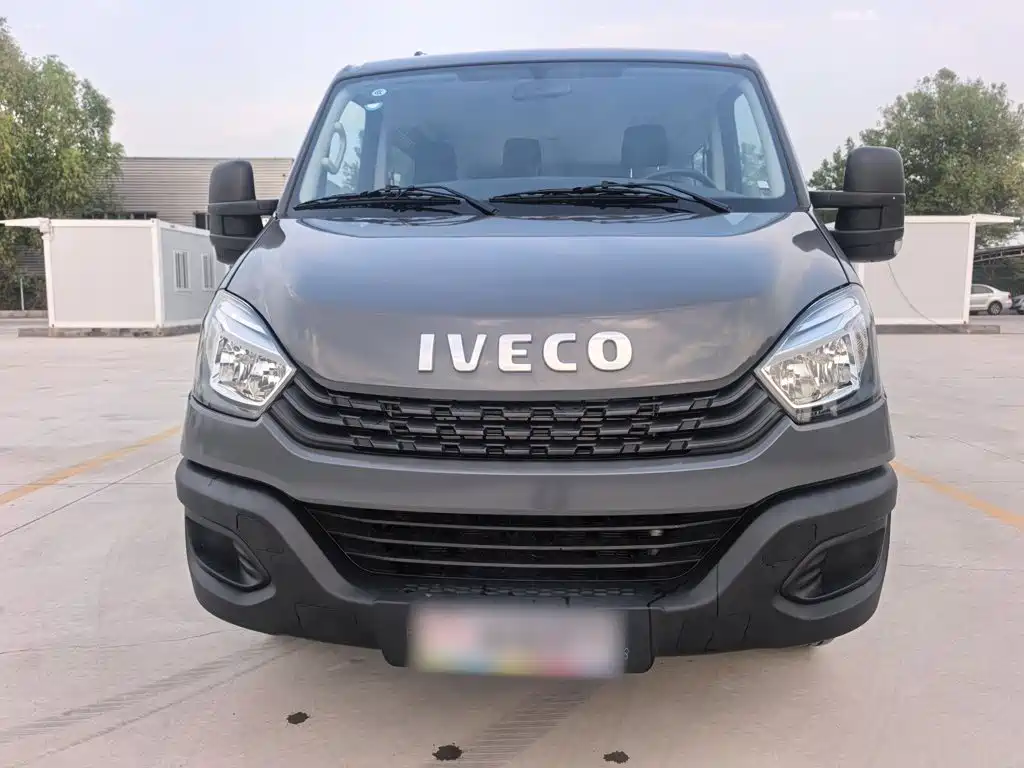 IVECO Ousheng — фото 8