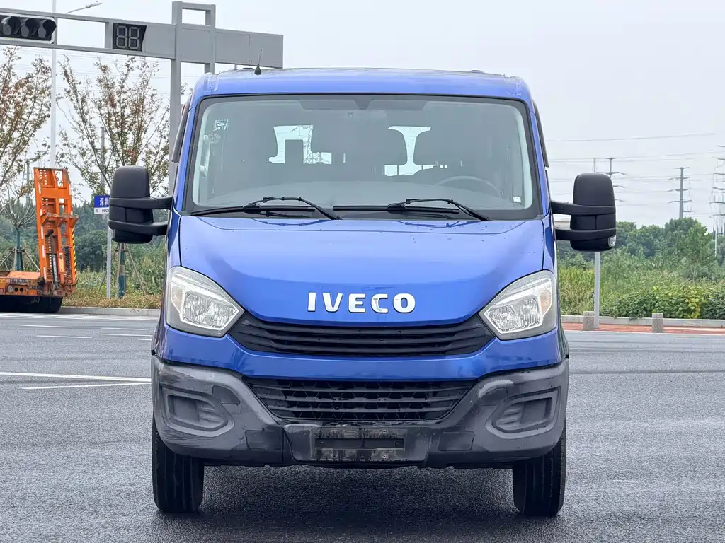 IVECO Ousheng — фото 2