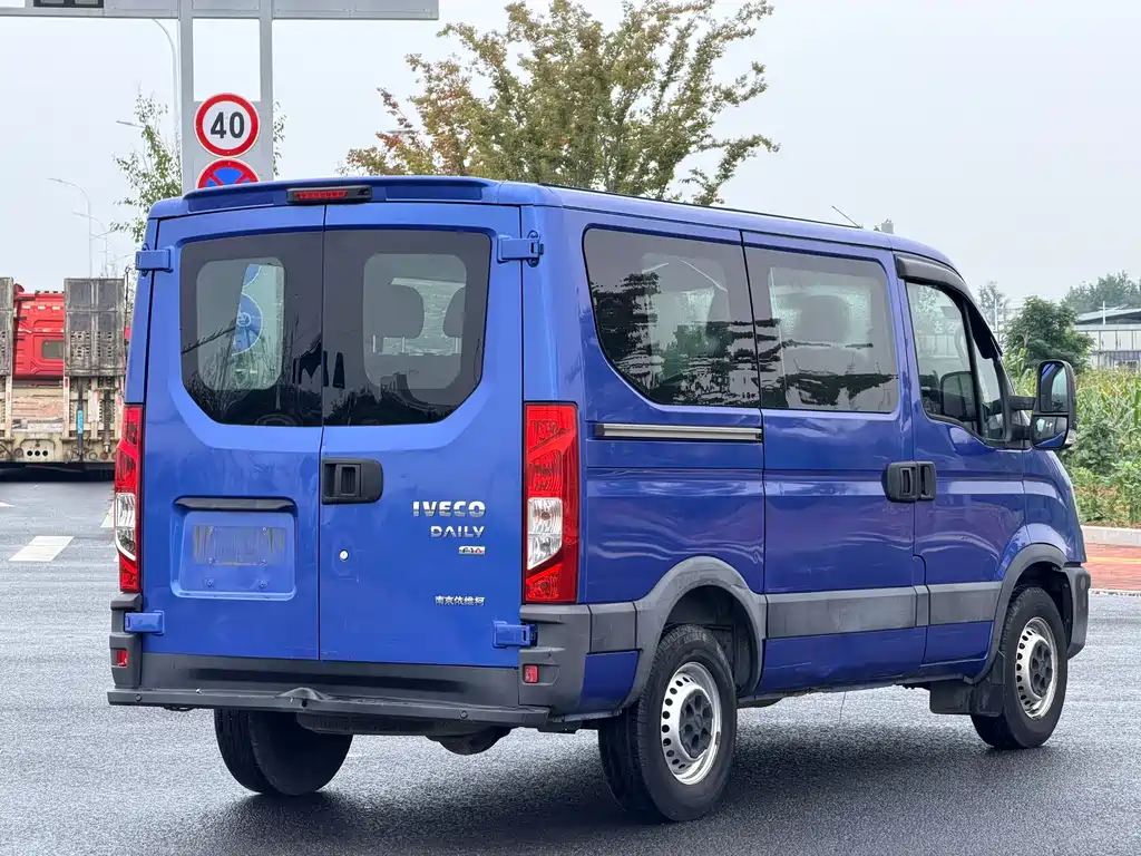 IVECO Ousheng — фото 7
