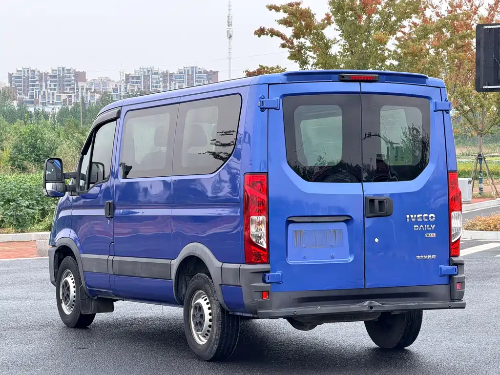 IVECO Ousheng — фото 9