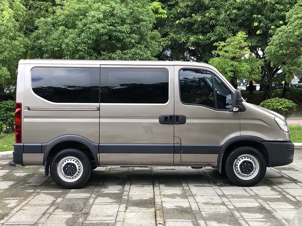 IVECO Ousheng — фото 17