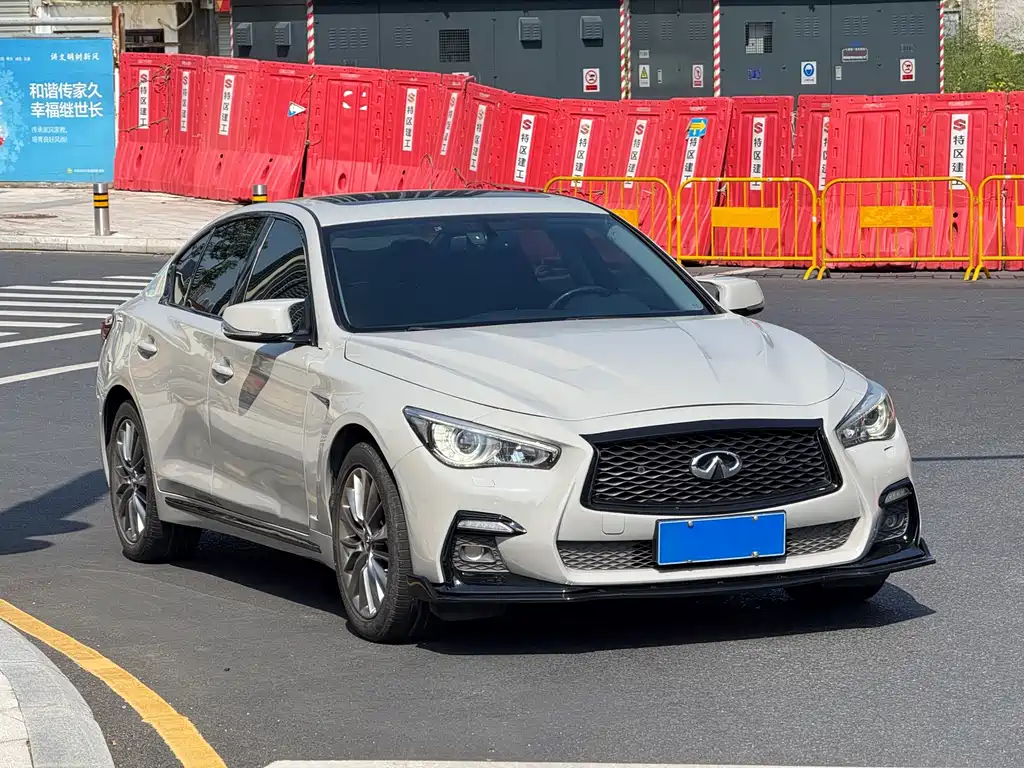 Infiniti Q50L