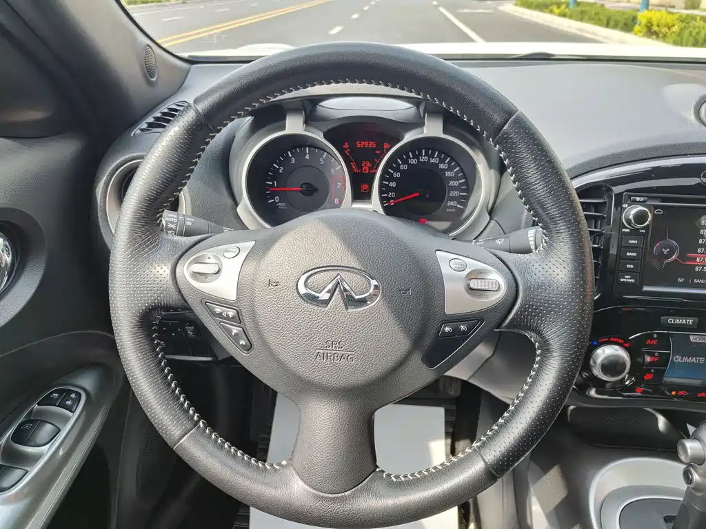 Infiniti ESQ — фото 9