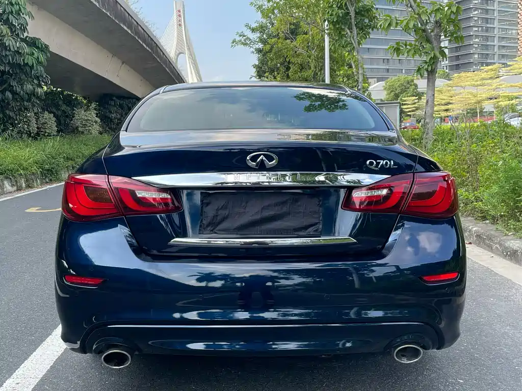 Infiniti Q70 — фото 7
