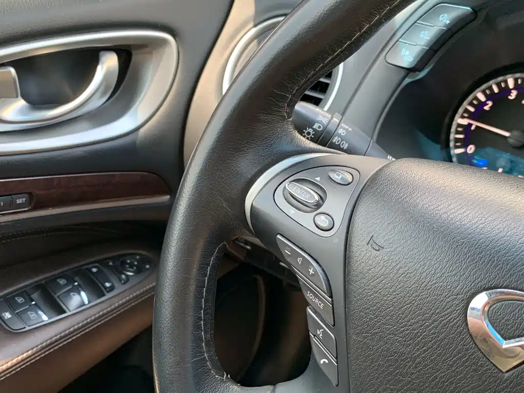 Infiniti QX60 (Import) — фото 24