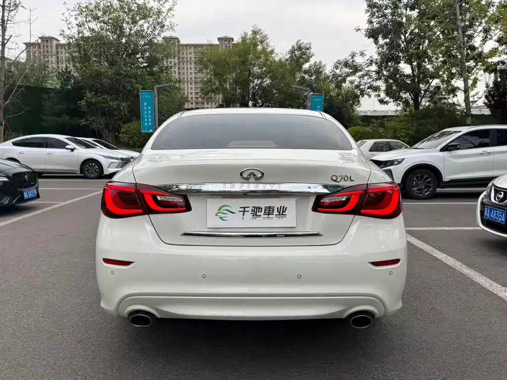 Infiniti Q70 — фото 15